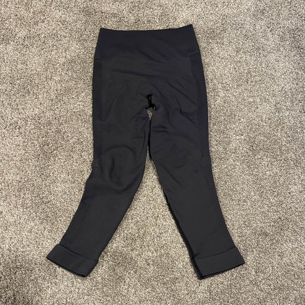 Lululemon Athletica Black/Grey Compression Capris - Sz 6